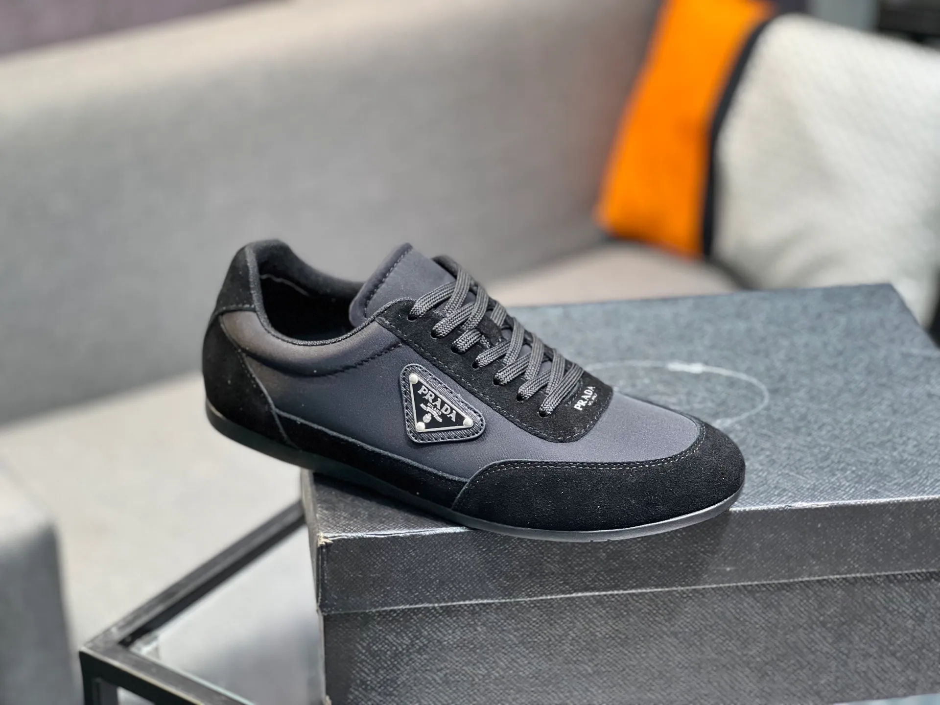 Men's shoes 💰440 PRADA (Prada) uses original cow suede, genuine leather lining, original foam wear-resistant soft outsole, casual sports version, young fashion, European and American trend, British style, actual picture color. Standard code: Men’s size 38/44 (45 can be customized)